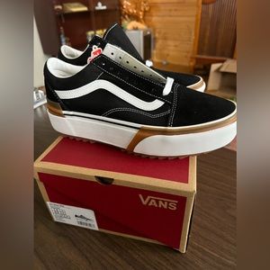Vans Old Skool Platform- classic black & white with gum sole- women’s size 9
